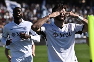 Che goduria il Napoli bonipertiano: 1-0 a Empoli su rigore con un tiro in porta. Al circo andateci voi item-thumbnail