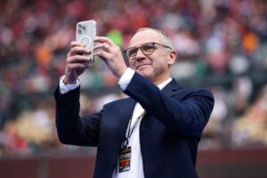 Domenicali: «Vedere arrivare Kimi Antonelli a Melbourne tenendo per mano la sorellina è stato incredibile» item-thumbnail