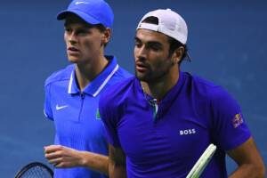 Sinner e Berrettini show da Chiambretti: «Se doveste rinascere, vi piacerebbe essere l’altro?» item-thumbnail