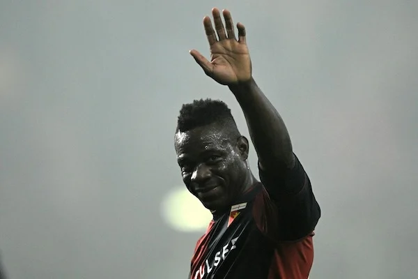 Balotelli verso il Murcia: dal Genoa alla terza divisione spagnola (Mirror) Balotelli verso il Murcia: dal Genoa alla terza divisione spagnola (Mirror)