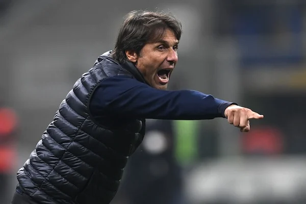 La Milano interista è ossessionata da Conte. Libero e Giornale: “Arruffa popolo, campione di mani avantismo”