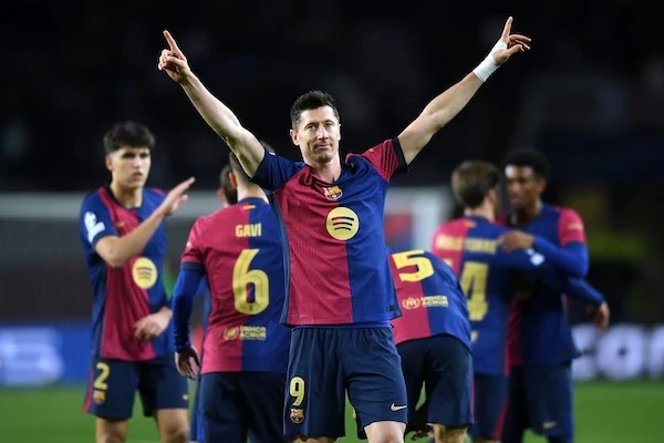 Barcellona, i calciatori criticano le nuove maglie: col sudore diventano pesanti e umide (Mundo Deportivo) Barcellona, i calciatori criticano le nuove maglie: col sudore diventano pesanti e umide (Mundo Deportivo)