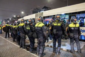 Tifosi israeliani aggrediti ad Amsterdam per Ajax-Maccabi, Netanyahu invia due aerei per riportarli a casa item-thumbnail