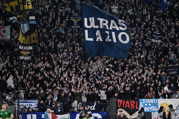 Lazio, multa da 8mila euro per coro becero dei tifosi nei confronti del Napoli Lazio, multa da 8mila euro per coro becero dei tifosi nei confronti del Napoli