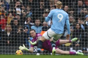 Haaland sbaglia il rigore del 2-1 in City-Everton – VIDEO item-thumbnail
