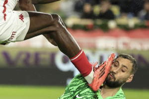 Donnarumma colpito al volto dai tacchetti di Singo in Monaco-Psg item-thumbnail