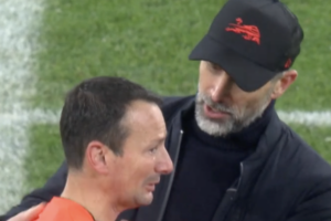 Il guardalinee Giallatini in lacrime dopo Lipsia-Aston Villa: era la sua ultima partita in Europa item-thumbnail