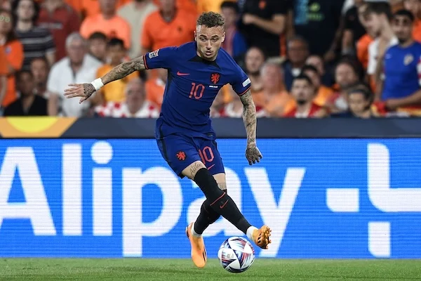 Il Napoli va su Noa Lang. Si tratta col Psv, il prezzo oscilla tra 25 e 30 milioni (Gazzetta)