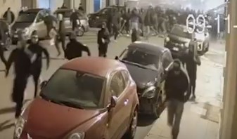 Il video degli scontri tra ultras di Juve e Torino prima del derby. Pioggia di Daspo e perquisizioni Il video degli scontri tra ultras di Juve e Torino prima del derby. Pioggia di Daspo e perquisizioni