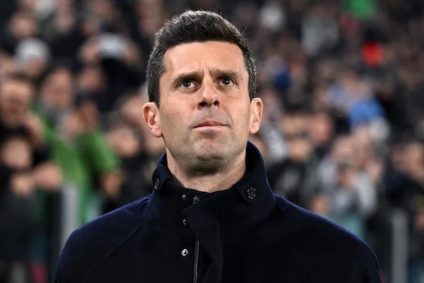 Thiago Motta e il masochismo del Bayer Leverkusen che dopo Ten Hag vorrebbe lui Thiago Motta e il masochismo del Bayer Leverkusen che dopo Ten Hag vorrebbe lui