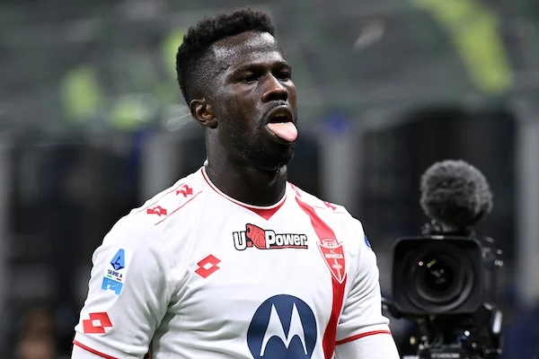 Keita Balde: «Nainggolan veniva ad allenarsi con Rolex che costavano 60.000 euro e li lanciava» Keita Balde: «Nainggolan veniva ad allenarsi con Rolex che costavano 60.000 euro e li lanciava»