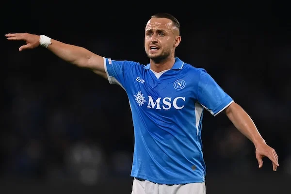 Lobotka ha una clausola di 26 milioni ma non partirà: è un punto fermo del Napoli di Conte (Gazzetta) Lobotka ha una clausola di 26 milioni ma non partirà: è un punto fermo del Napoli di Conte (Gazzetta)