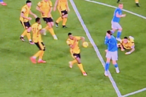 Rigore negato al Napoli per tocco di mano di Dumfries, Marelli: «Non ha aumentato il volume del corpo» item-thumbnail