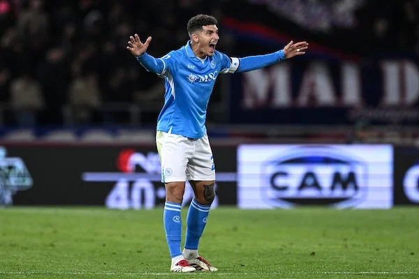 Di Lorenzo: «Spesso l’umore della città cambia a seconda dei nostri risultati. De Bruyne? È arrivato con umiltà» Di Lorenzo: «Spesso l’umore della città cambia a seconda dei nostri risultati. De Bruyne? È arrivato con umiltà»