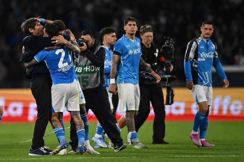 il napoli si è contizzato ogni di più capace di resistere nella sofferenza gazzetta