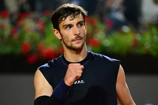 Musetti il tennista che sognava di fare l’attore, il suo gioco evoca un’altra epoca (Marca)