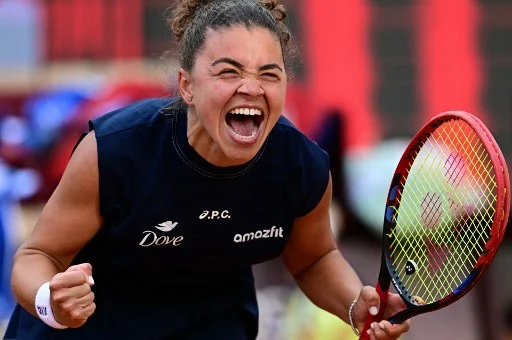 paolini incredibilmente asfalta swiatek 6 1 6 2 in un8217ora su x sembrava serena williams