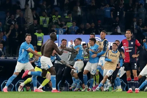 Napoli campione per la quarta volta, lo scudetto dei soldati di Conte Napoli campione per la quarta volta, lo scudetto dei soldati di Conte