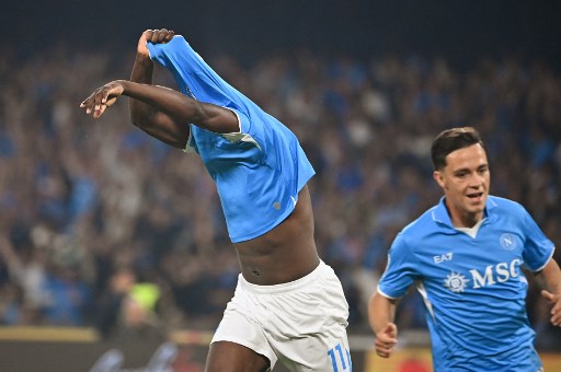 Romelu Lukaku che esulta al Napoli dopo aver segnato