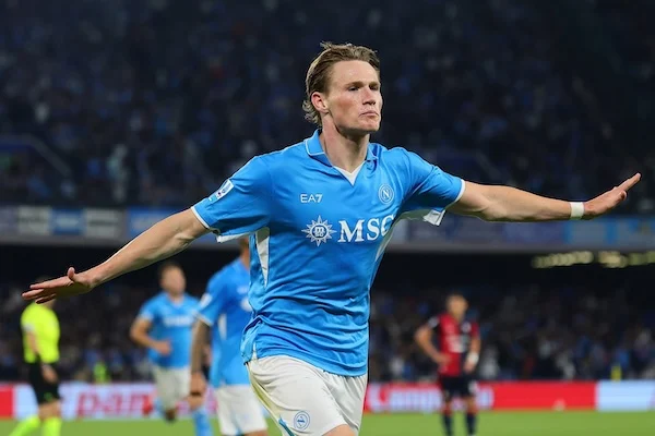 McTominay al Napoli e Ugarte allo United, uno ha vinto lo scudetto e l’altro perso la finale di Europa League (Telegraph) McTominay al Napoli e Ugarte allo United, uno ha vinto lo scudetto e l’altro perso la finale di Europa League (Telegraph)