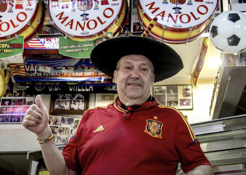 Addio a Manolo el del Bombo storico tifoso della nazionale spagnola Addio a Manolo el del Bombo storico tifoso della nazionale spagnola