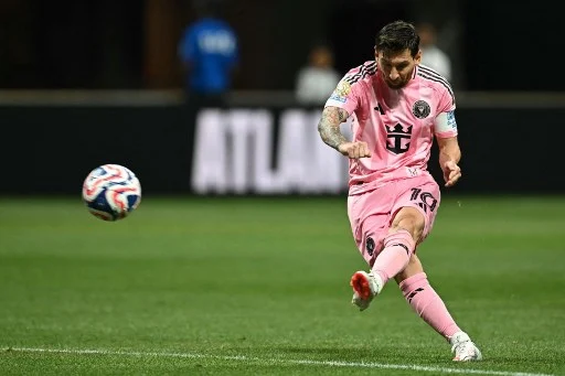 È arrivato anche il gol di Messi (gioiello su punizione): il Mondiale per Club è ufficialmente cominciato È arrivato anche il gol di Messi (gioiello su punizione): il Mondiale per Club è ufficialmente cominciato