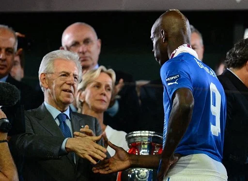 Claudio Ranieri è il nuovo Mario Monti, con Spalletti lo spread è tornato sopra i 500 i punti Claudio Ranieri è il nuovo Mario Monti, con Spalletti lo spread è tornato sopra i 500 i punti