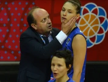 Capobianco l’allenatore che rifugge l’egolatria: l’ultima impresa è l’Italbasket femminile in semifinale agli Europei Capobianco l’allenatore che rifugge l’egolatria: l’ultima impresa è l’Italbasket femminile in semifinale agli Europei