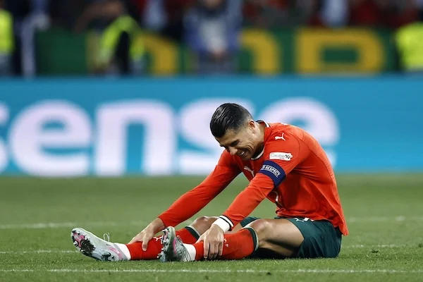anche ronaldo vittima nella giornata dei rigori sbagliati se ne fa parare uno contro l8217irlanda video