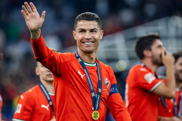 Ronaldo Ronaldo cori Messi t