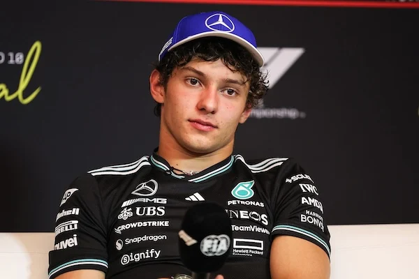 Kimi Antonelli: «La F1 è un mare pieno di squali, è un attimo essere mangiato» Kimi Antonelli: «La F1 è un mare pieno di squali, è un attimo essere mangiato»
