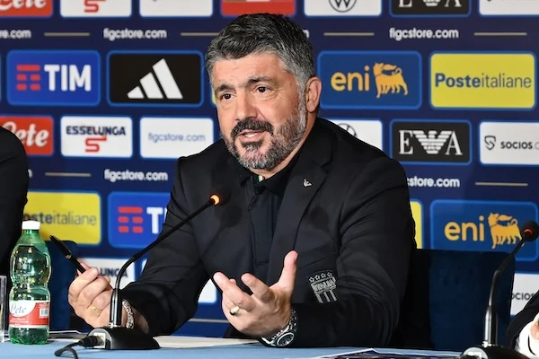 Nemmeno Gattuso sopporta più il Gattuso Full metal jacket: vorrebbe fare il Ct raffinato ma nessuno gli crede Nemmeno Gattuso sopporta più il Gattuso Full metal jacket: vorrebbe fare il Ct raffinato ma nessuno gli crede