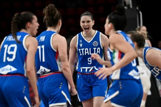 Zandalasini: «In Italia lo sport al femminile è indietro e resistono i pregiudizi, l’America è avanti anni luce» Zandalasini: «In Italia lo sport al femminile è indietro e resistono i pregiudizi, l’America è avanti anni luce»
