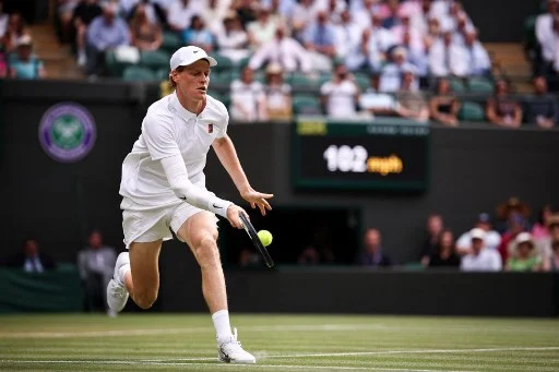 Wimbledon, Sinner vince nonostante l’infortunio: semifinale in scioltezza Wimbledon, Sinner vince nonostante l’infortunio: semifinale in scioltezza
