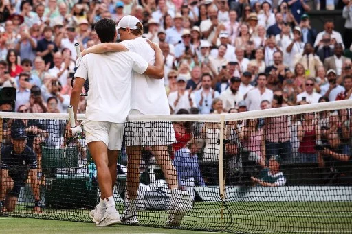 Sinner Alcaraz, oggi in palio 5 milioni, poi si rivedranno in Corea per un’altra sfida milionaria Sinner Alcaraz, oggi in palio 5 milioni, poi si rivedranno in Corea per un’altra sfida milionaria