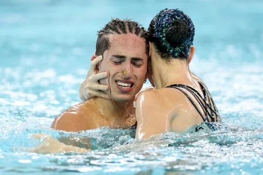Dennis González l’uomo (spagnolo) che ha battuto bullismo e omofobia e ha rivoluzionato il nuoto artistico