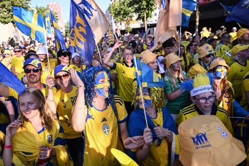 Nel calcio femminile la vita dei tifosi è migliore: bus gratuiti, bottigliette d’acqua negli stadi e niente caro biglietti Nel calcio femminile la vita dei tifosi è migliore: bus gratuiti, bottigliette d’acqua negli stadi e niente caro biglietti