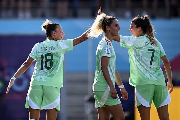 L’Italia femminile per Athletic “può essere l’outsider dell’Europeo, contro il Belgio una gestione tattica matura” L’Italia femminile per Athletic “può essere l’outsider dell’Europeo, contro il Belgio una gestione tattica matura”
