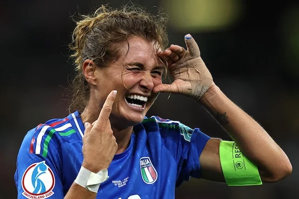 L’elogio del Guardian a Girelli: “Incarna il calcio femminile italiano, spettacolare il tiro a giro contro il Portogallo” L’elogio del Guardian a Girelli: “Incarna il calcio femminile italiano, spettacolare il tiro a giro contro il Portogallo”