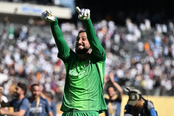 Donnarumma, anche il Psg è in austerity: vuole ridurgli lo stipendio del 66%. Per L’Equipe potrebbe andar via