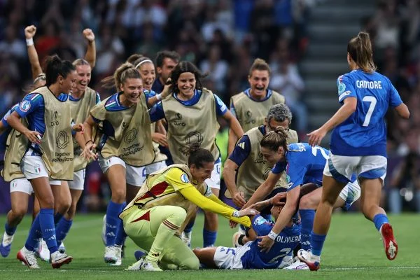 L’Italia femminile perde 3-1 contro la Spagna, ma va bene lo stesso. Quarti di finale raggiunti dopo dodici anni