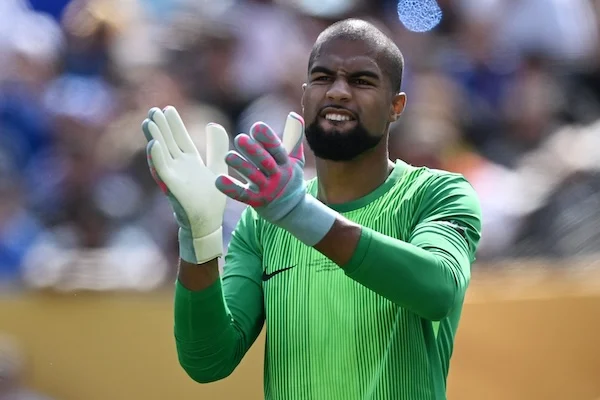 Il Chelsea di Maresca ha trovato l’antidoto alle palle inattive: svuotare la propria area di rigore davanti al portiere (Times)