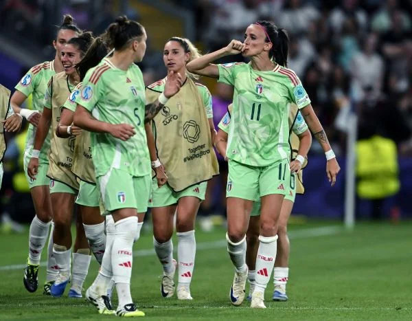 Il calcio femminile in Italia è tornato alla “normalità”: la Serie A Women’s Cup non sarà trasmessa in tv (Libero) Il calcio femminile in Italia è tornato alla “normalità”: la Serie A Women’s Cup non sarà trasmessa in tv (Libero)