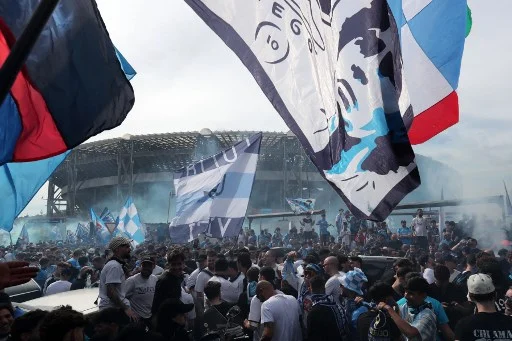 Il sindaco di Napoli: «Lo stadio a Poggioreale? Ci sono dei vincoli, delle situazioni pregresse come il mercato»