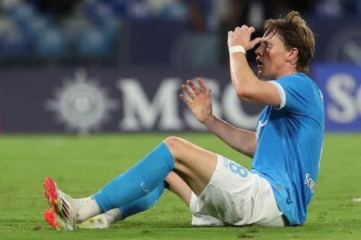 Il Napoli di Conte è sempre lo stesso. Domina senza emozionare. In attacco è ancora stitico, ma poi vince