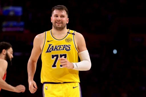 Doncic sarebbe piaciuto a Mino Raiola: vuole diventare uno svincolato per guadagnare un milione di dollari a partita Doncic sarebbe piaciuto a Mino Raiola: vuole diventare uno svincolato per guadagnare un milione di dollari a partita