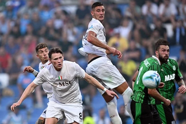 Adani: «Non credo che il Napoli abbia la rosa più forte. L’ha allungata con alcuni giocatori strapagati. Tranne De Bruyne» Adani: «Non credo che il Napoli abbia la rosa più forte. L’ha allungata con alcuni giocatori strapagati. Tranne De Bruyne»
