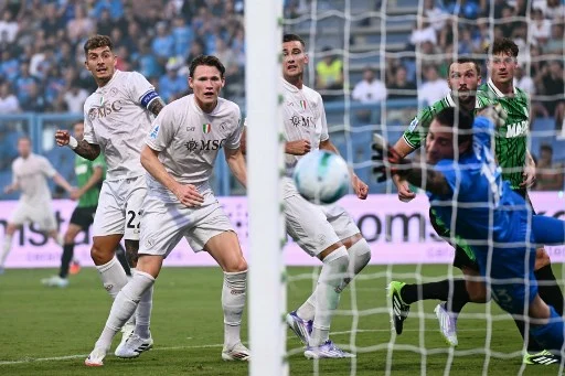 de bruyne e mctominay attenti a quei due il napoli 232 un esercito che avanza e si arrocca corsera