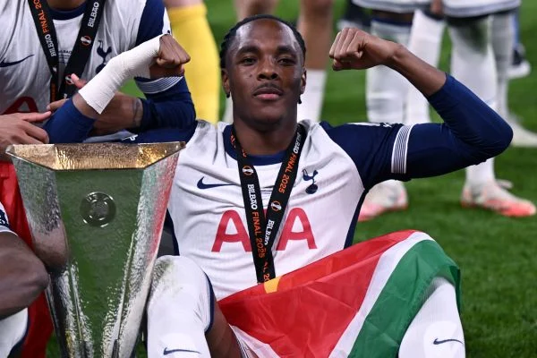 supercoppa tel sbaglia un rigore e lo insultano sui social il tottenham coraggioso nel farsi avanti per tirare