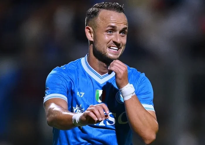 Lobotka: «Com’è De Bruyne? Non ci penso molto. Se passo il pallone a De Bruyne o a un altro, poco cambia»